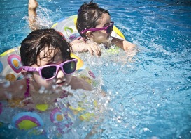 Normal_kinderen__zwemmen